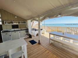 Luxe Tent Gold Seaview : Keuken met zeezicht