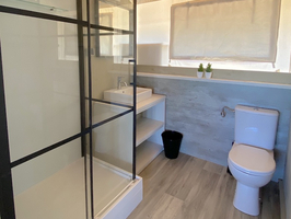 Luxe Tent Silver Seaview : Ruime badkamer