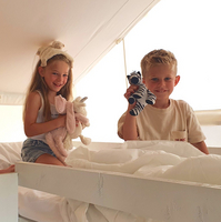 Luxe Tent Gold Beach : Kinderkamer met stapelbed en een 1 persoonsbed