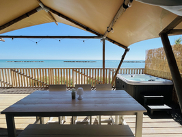 Luxe Tent Diamond Seaview : Prachtig uitzicht op zee vanaf de veranda 