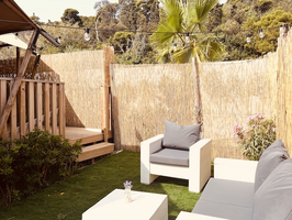 Luxe Tent Silver Village + : Lounge set in de tuin 