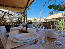 Luxe Tent Silver Beach : Eettafel op de veranda