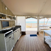 Luxe Tent Gold Seaview : keuken met zeezicht