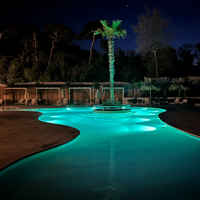 Villa Alwin Beach Resort Zwembad : Zwembad mooi verlicht