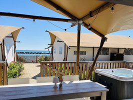 Luxe Tent Gold Beach : Uitzicht op zee