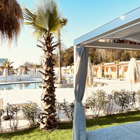 Villa Alwin Beach Resort Zwembad : Lekker chillen op het hemelbed