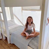 Luxe Tent Silver Beach : Kinderkamer met stapelbed en een 1 persoonsbed