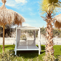 Villa Alwin Beach Resort Zwembad : Rustig chillen op het hemelbed