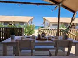 Luxe Tent Gold Beach : Doorkijk naar de zee