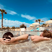 Villa Alwin Beach Resort Zwembad : Lekker chillen in het ondiepe gedeelte