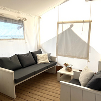 Luxe Tent Diamond Beach : zit-gedeelte,3 persoonsbank en stoel 