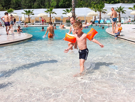 Heerlijk zwembad van Villa Alwin Beach Resort